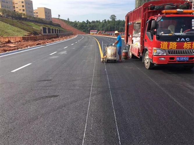 湖南熱熔劃線(xiàn)施工隊(duì)伍車(chē)位劃線(xiàn)線(xiàn)市政道路標(biāo)線(xiàn)