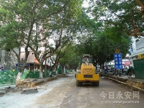 城區(qū)主干道瀝青路面改造工程進展迅速