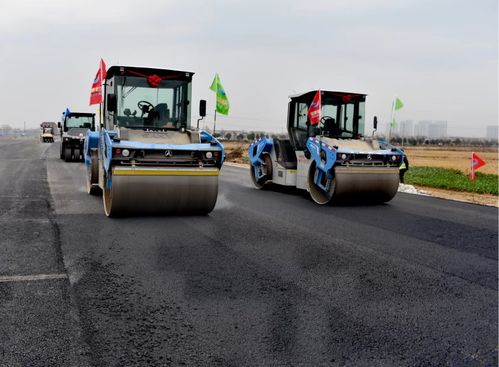 湖北黃岡首例普通公路無人集群智慧化瀝青路面施工成功