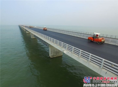 央視&ldquo;新聞聯播&rdquo;聚焦悍馬設備在珠港澳大橋上的應用-維特根-工程機械動態-中國路面機械網